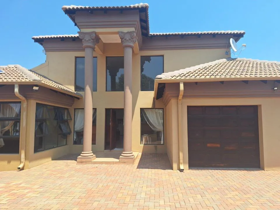 3 Bedroom Townhouse for sale in Wilkoppies