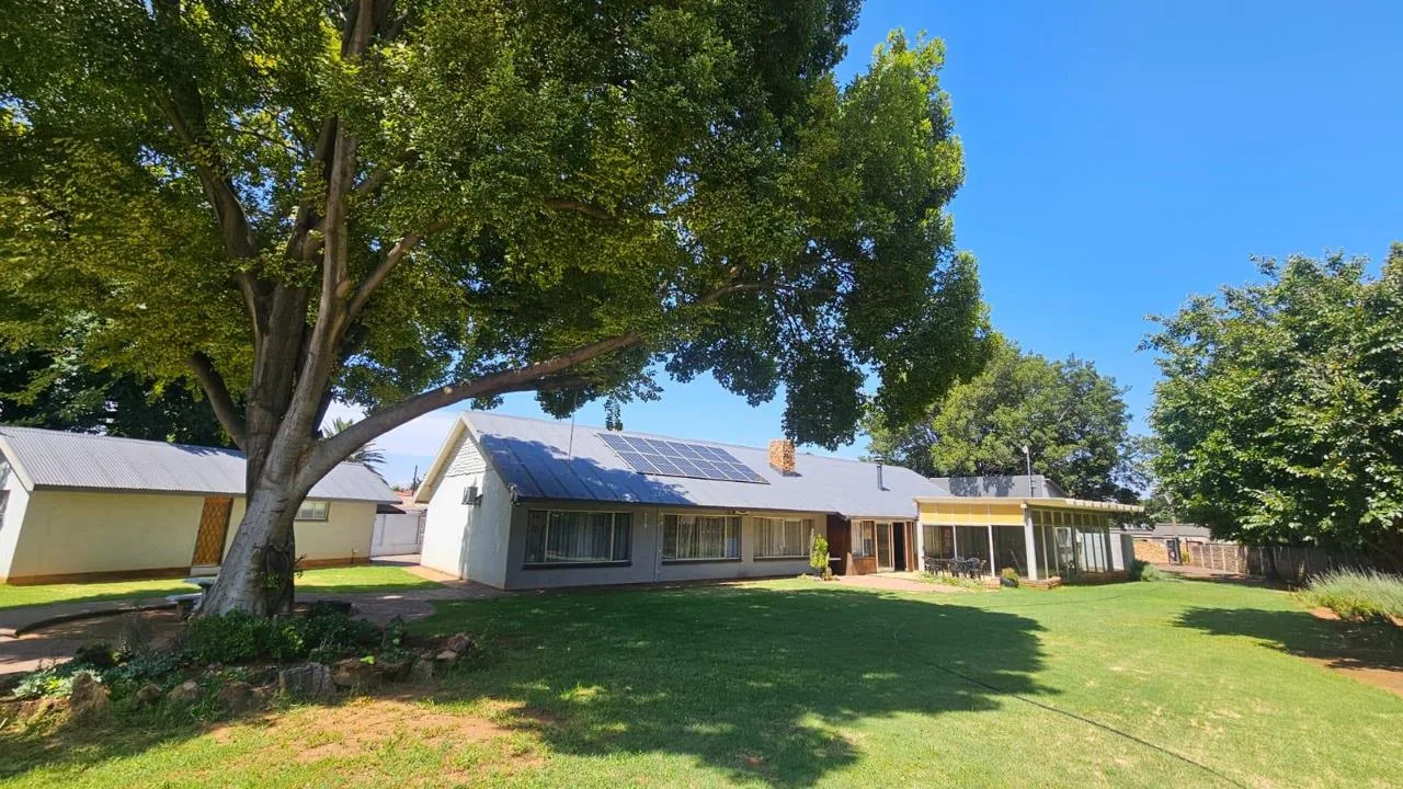 6 Bedroom House for sale in Irene Park