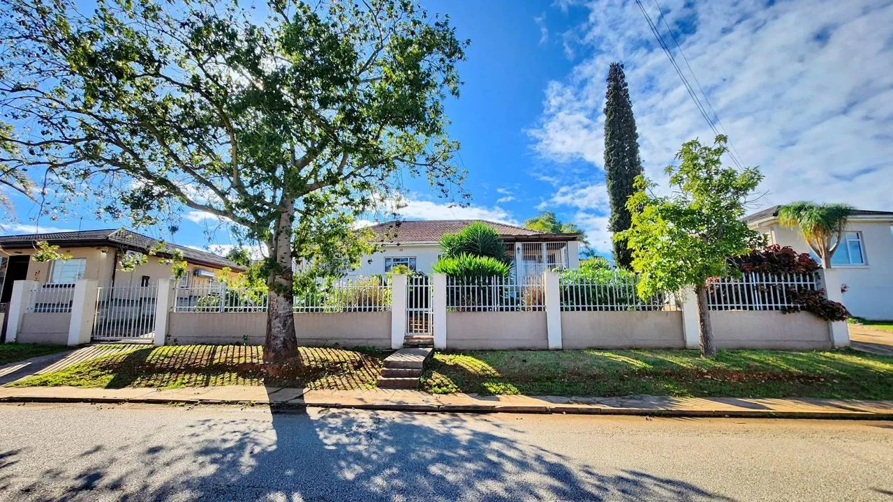 4 Bedroom House for sale in Van Riebeeck Hoogte