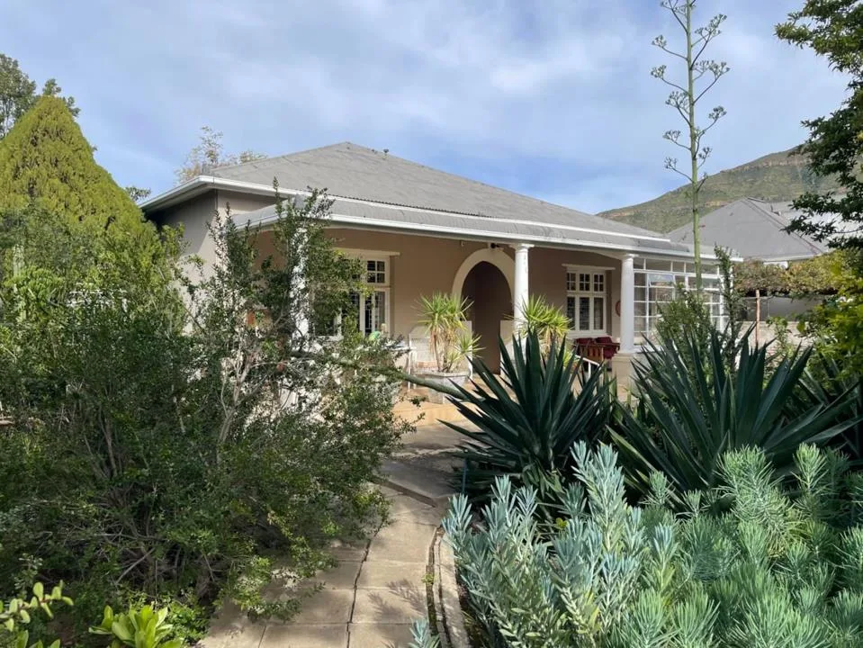 3 Bedroom House for sale in Graaff-Reinet