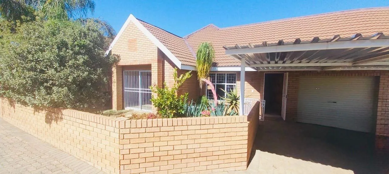 2 Bedroom Townhouse to rent in Langenhovenpark