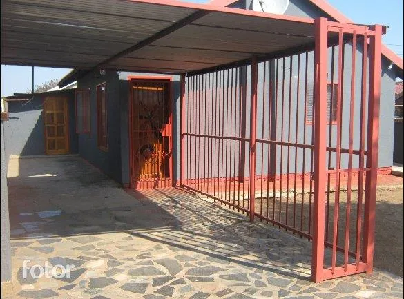 2 Bedroom House to rent in Mabopane Unit X