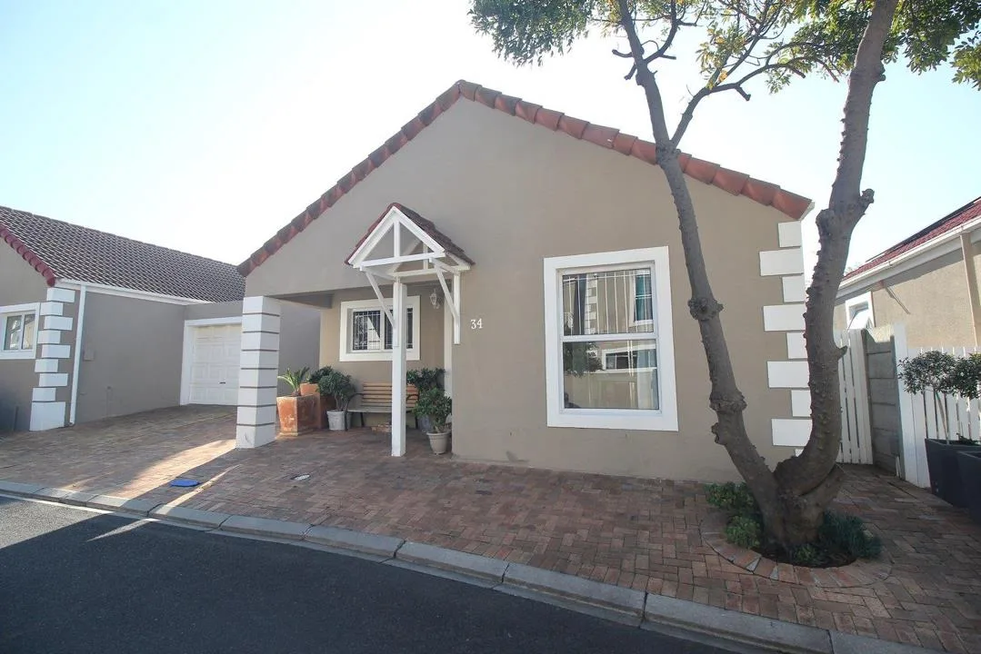 3 Bedroom Townhouse to rent in Somerset West Central