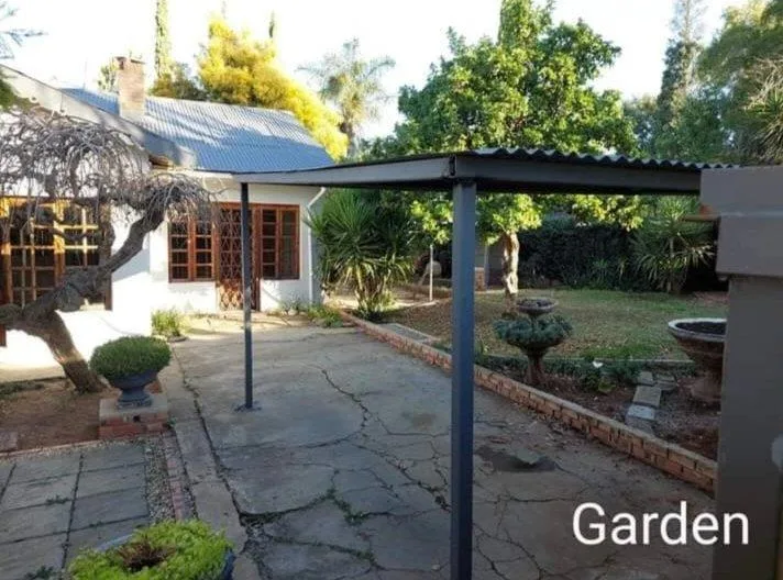 2 Bedroom Townhouse to rent in Generaal De Wet