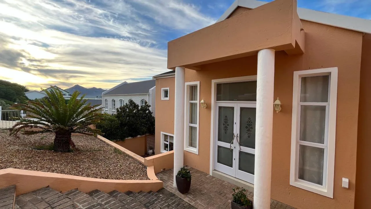 4 Bedroom House to rent in Fish Hoek