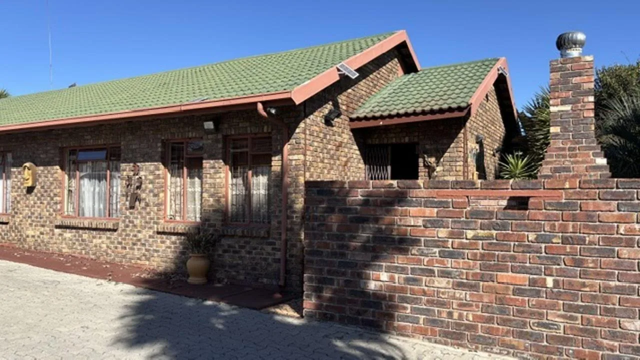 4 Bedroom House for sale in Evander