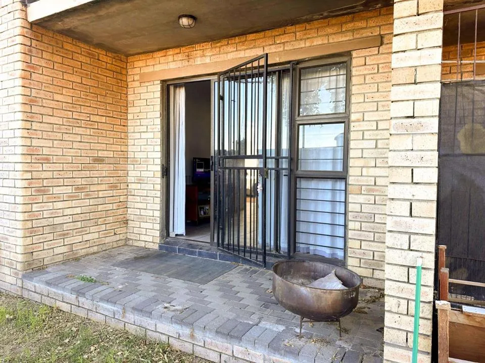 2 Bedroom Apartment / flat to rent in Gordons Bay Central
