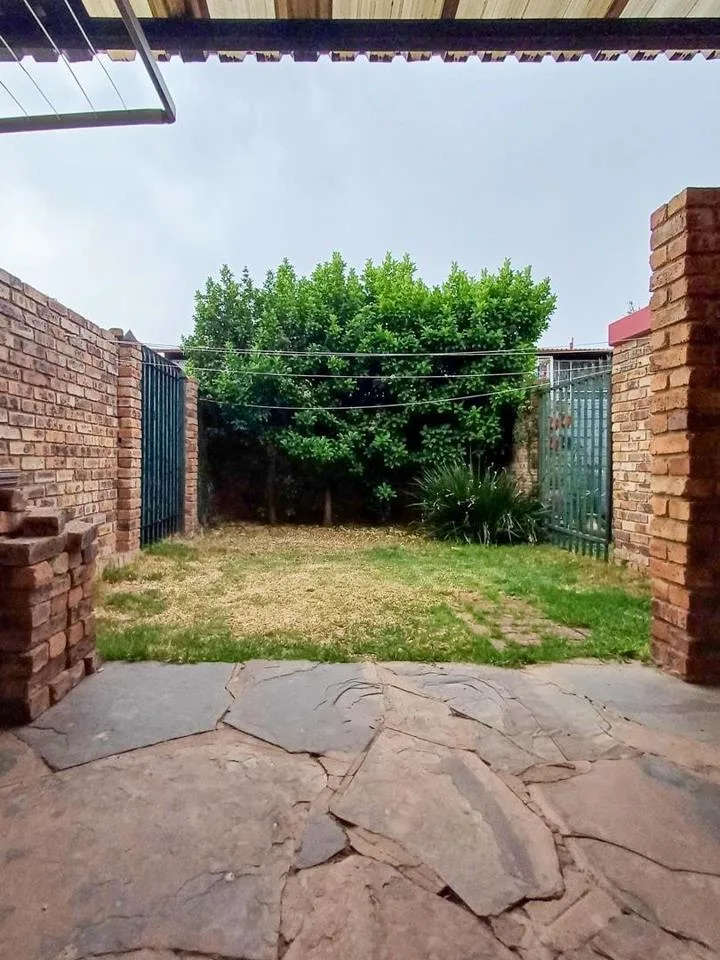 2 Bedroom Townhouse to rent in Clubview
