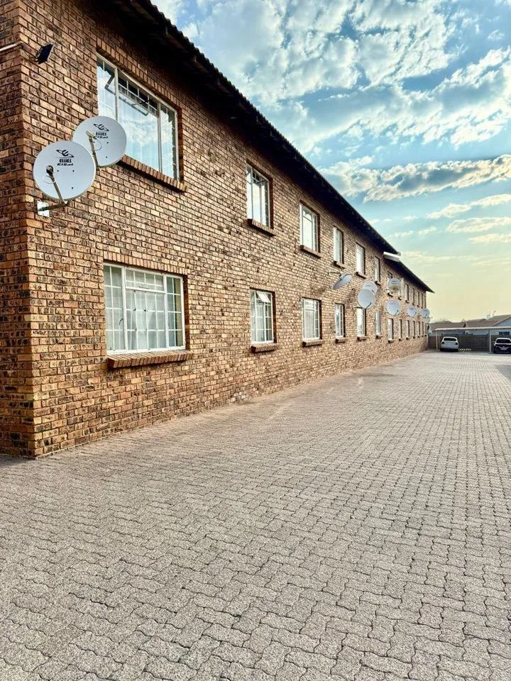 2 Bedroom Apartment / flat to rent in Noordrand