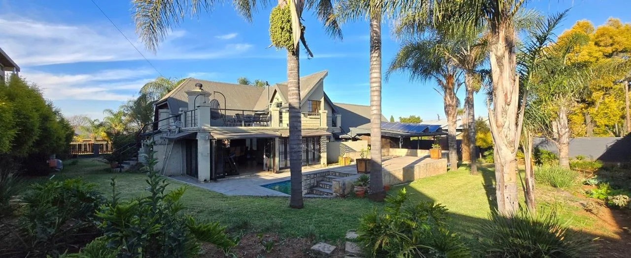 4 Bedroom House for sale in Aerorand