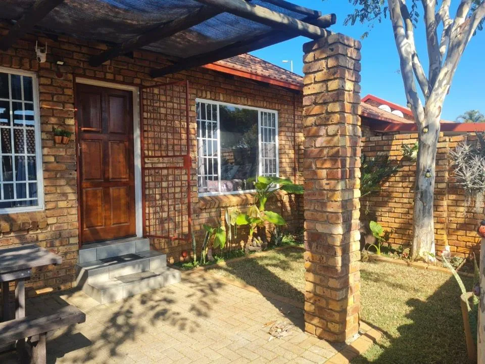 2 Bedroom Townhouse to rent in Rooihuiskraal North