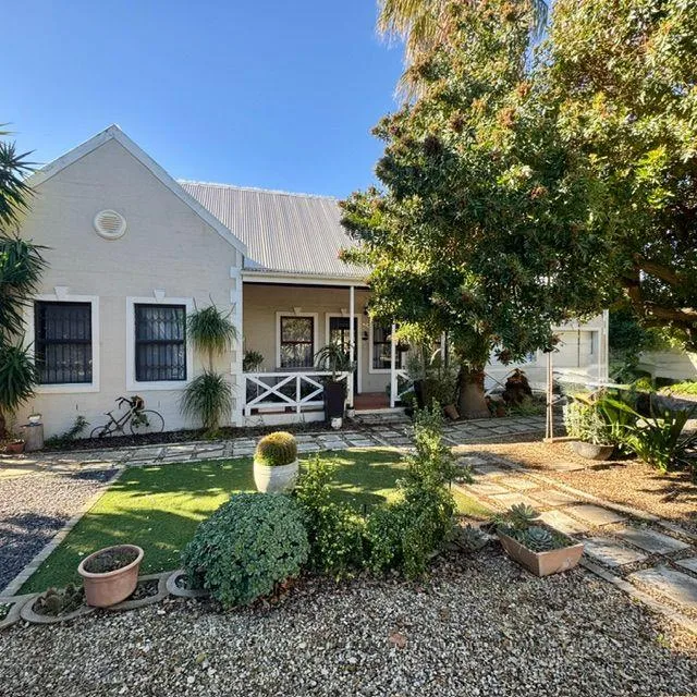 2 Bedroom House to rent in Uitzicht