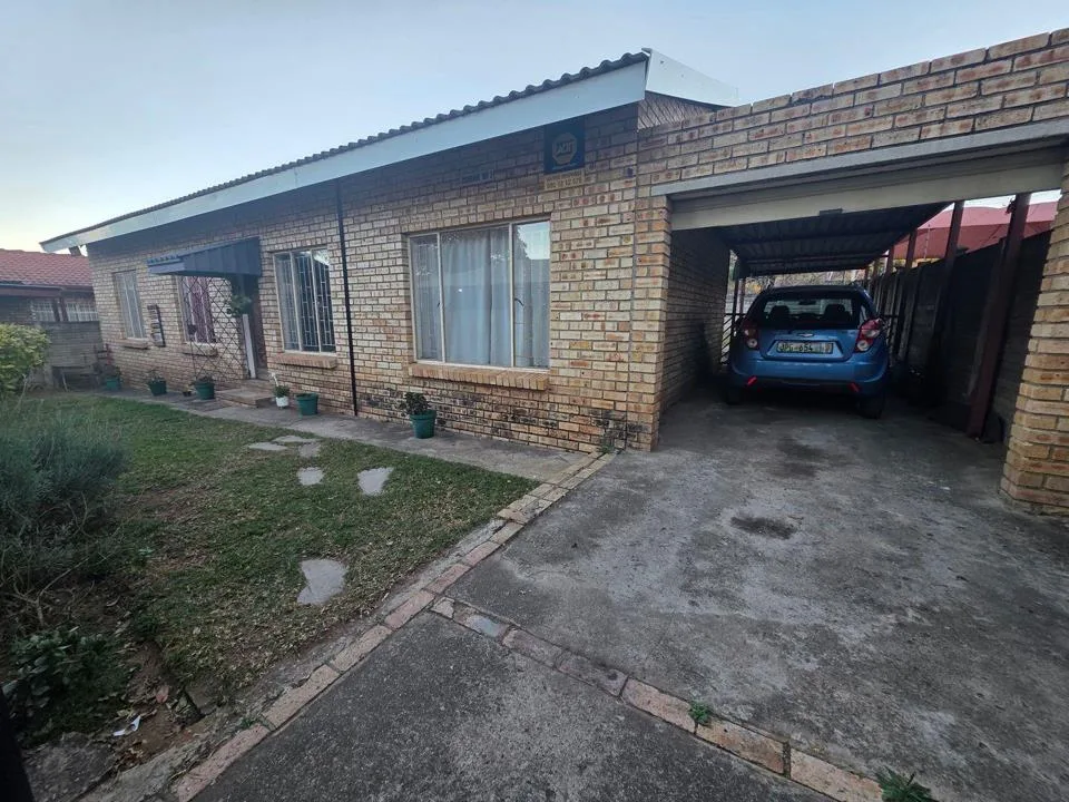 3 Bedroom House for sale in Geelhoutpark