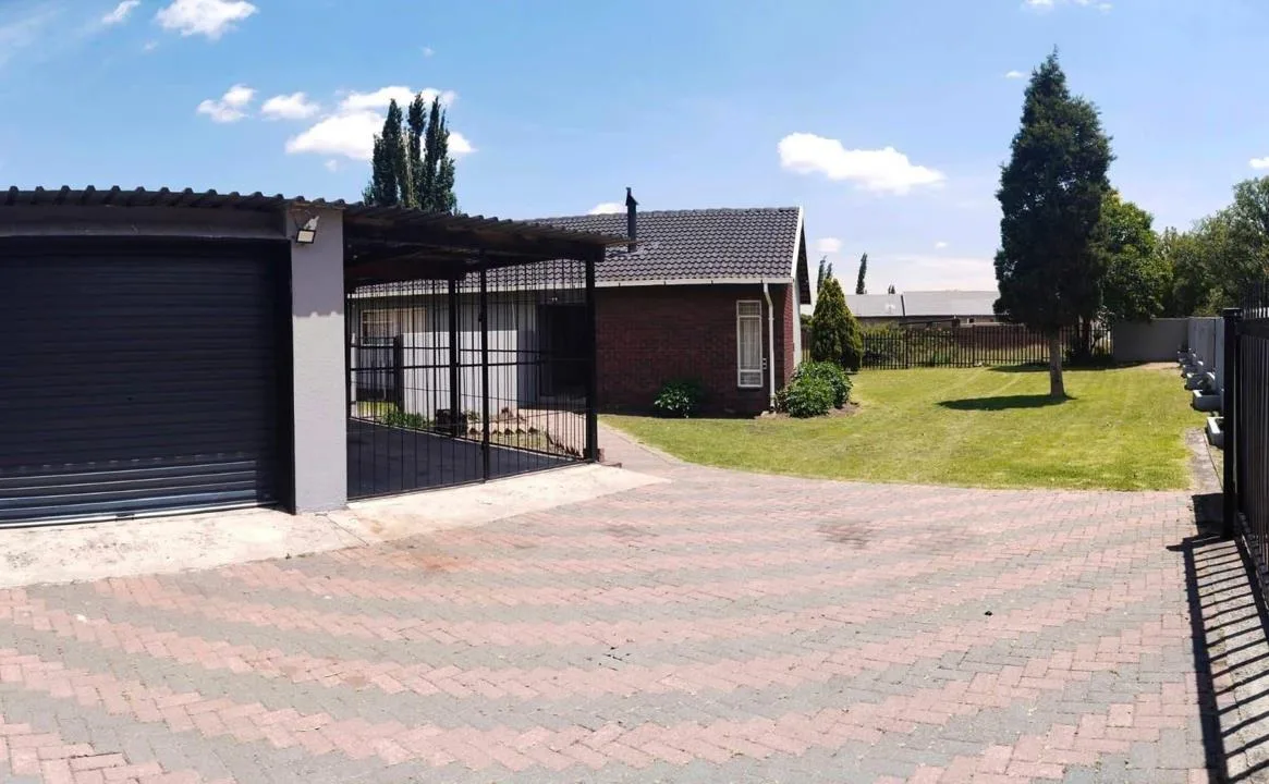 4 Bedroom House to rent in Sunset Park