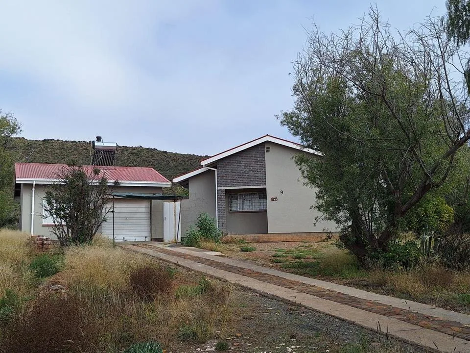 4 Bedroom House for sale in Victoria West