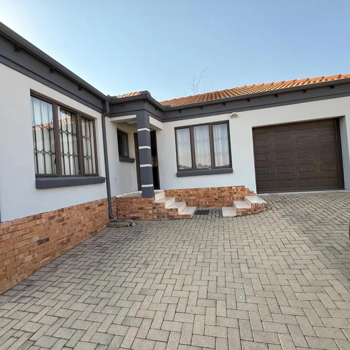 3 Bedroom Townhouse to rent in Jackaroo Park