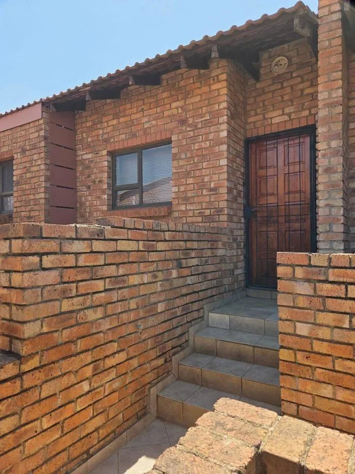 2 Bedroom Townhouse to rent in Naturena