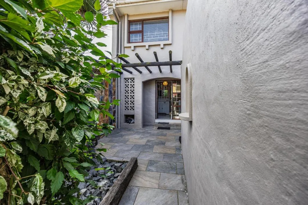 3 Bedroom Townhouse for sale in Beacon Bay