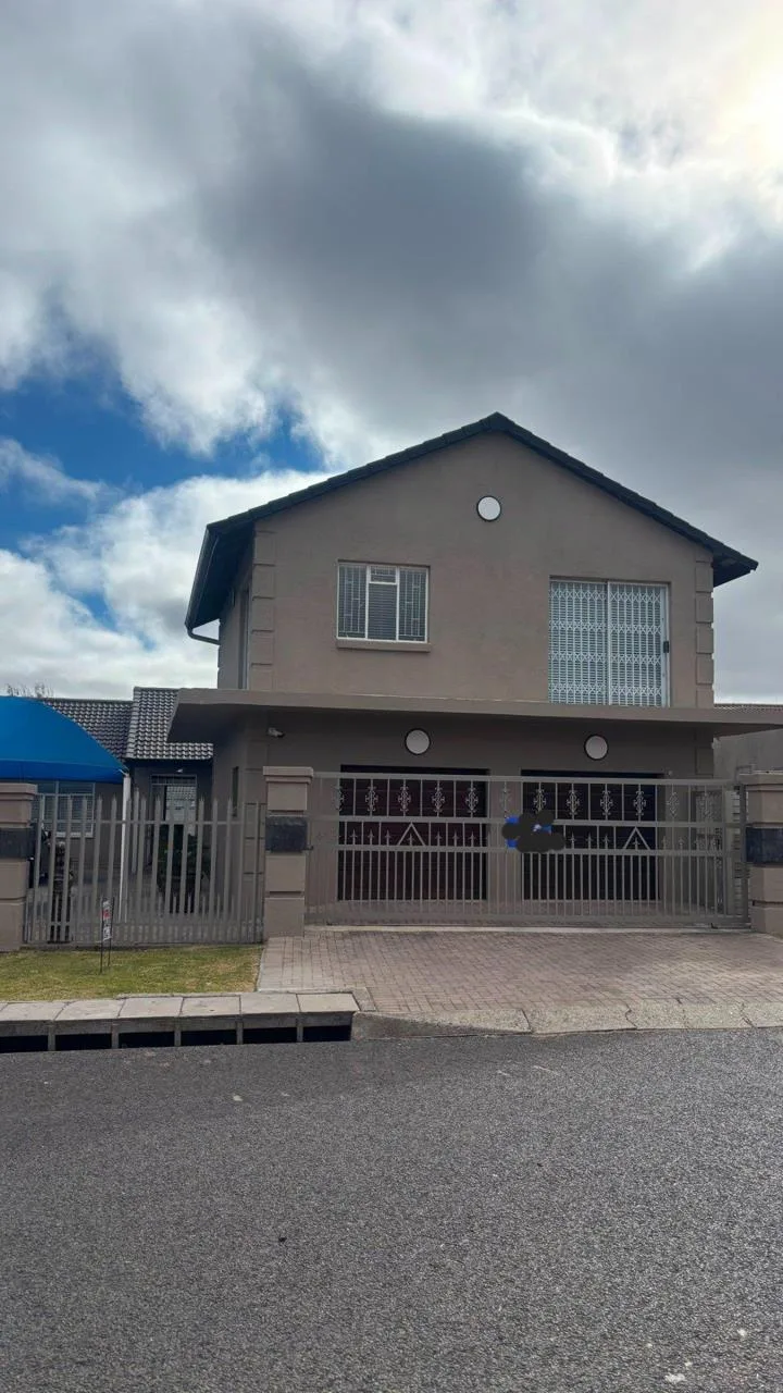 4 Bedroom House for sale in Secunda