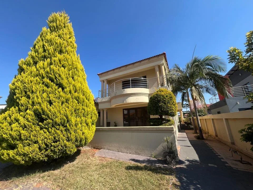 5 Bedroom House for sale in North View Estate