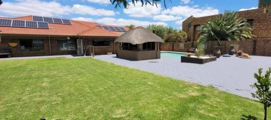 4 Bedroom House for sale in Dennesig
