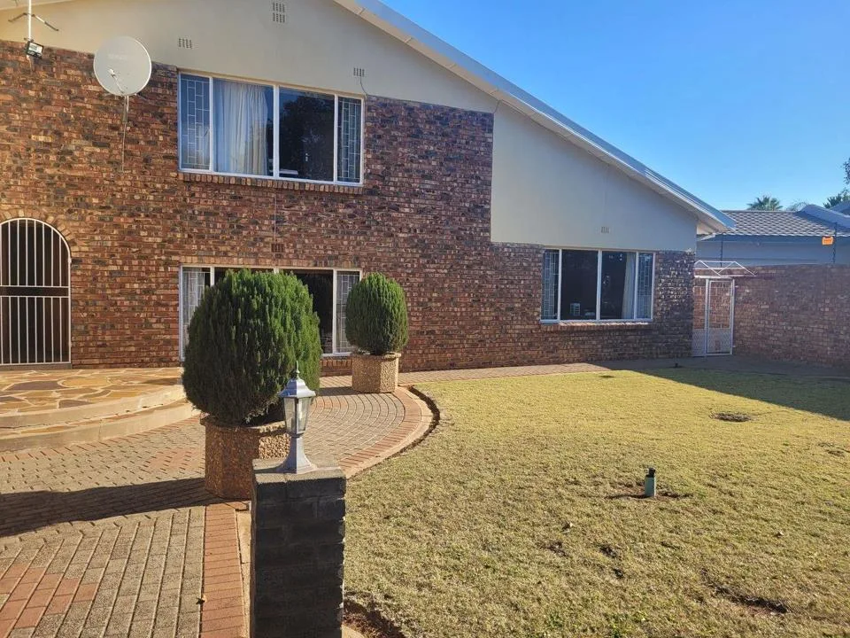 4 Bedroom House for sale in Hillcrest