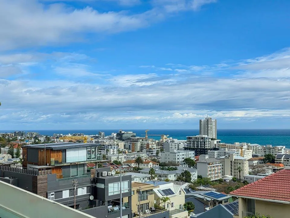 3 Bedroom Apartment / flat to rent in Sea Point