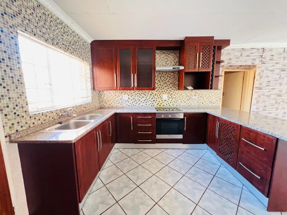 3 Bedroom Townhouse to rent in Bendor