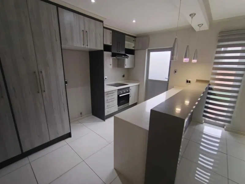 Townhouse to rent in Bendor