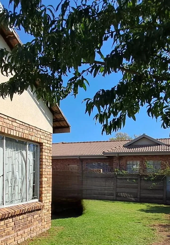 2 Bedroom House for sale in Middelburg Central