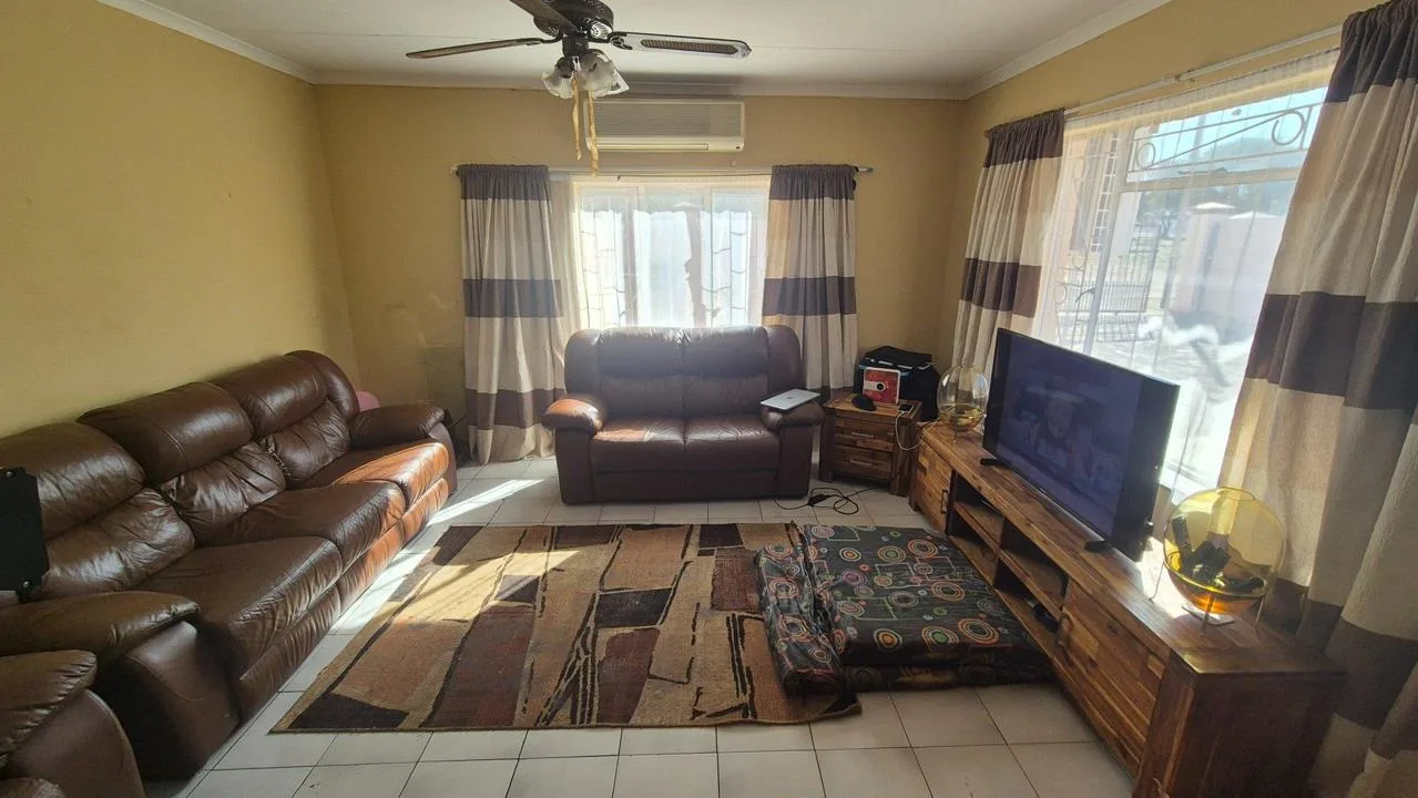 3 Bedroom House to rent in South Ridge
