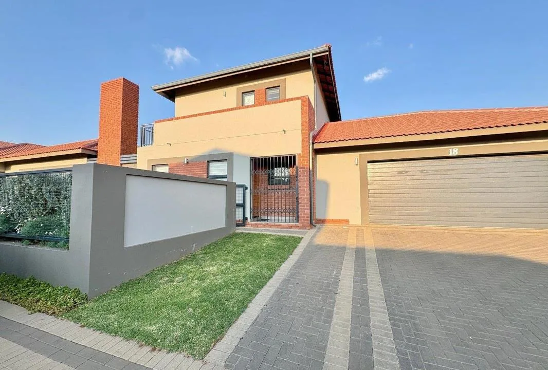 3 Bedroom Townhouse to rent in Langenhovenpark