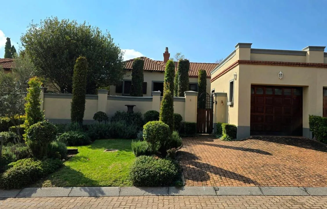 2 Bedroom Townhouse to rent in Olympus AH