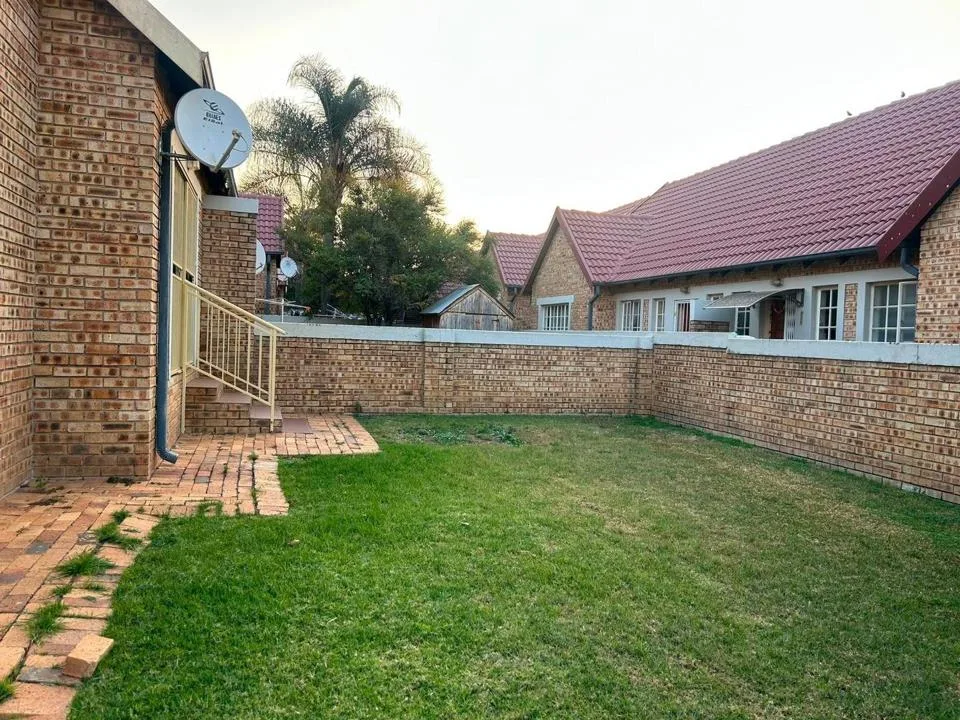 2 Bedroom Townhouse to rent in Heuweloord