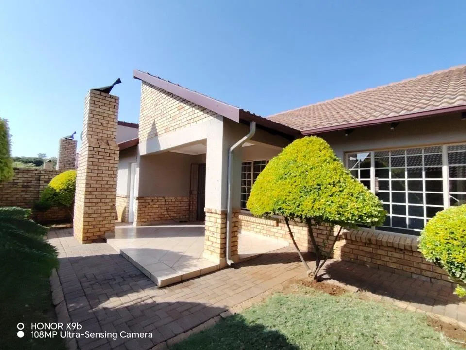 2 Bedroom Townhouse to rent in Sinoville