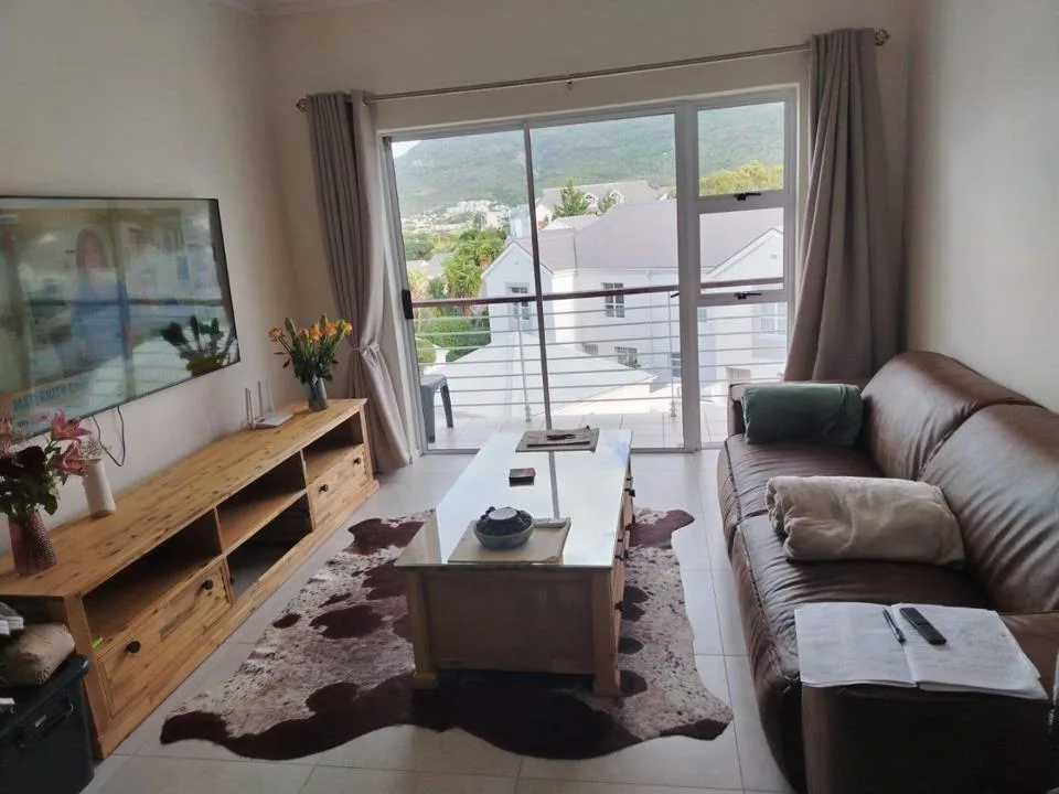 1 Bedroom Apartment / flat to rent in Hout Bay Beachfront