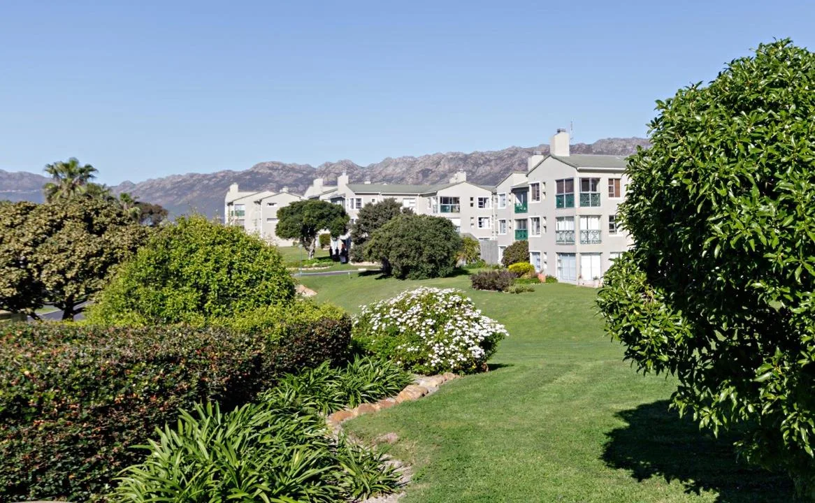 2 Bedroom Apartment / flat to rent in Greenways Golf Estate