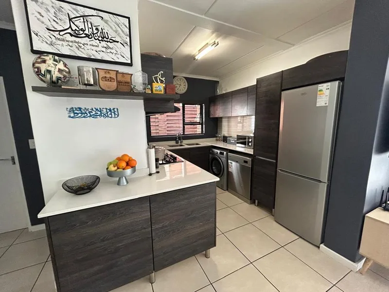 3 Bedroom Apartment / flat to rent in Greenstone Hill