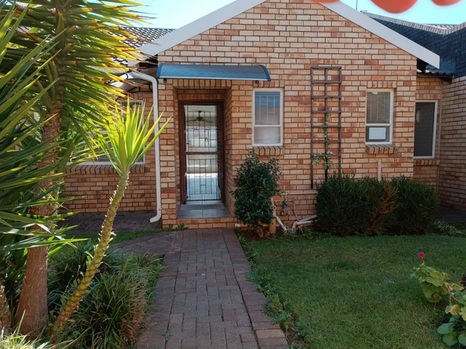 3 Bedroom Townhouse for sale in Hospitaalpark