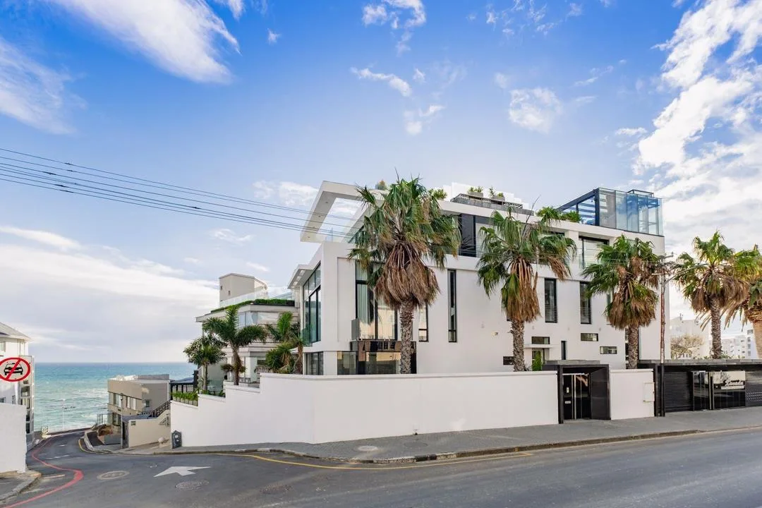 3 Bedroom Apartment / flat to rent in Bantry Bay