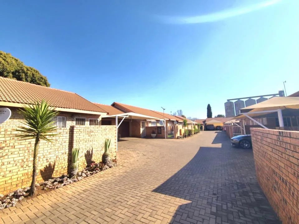 2 Bedroom House for sale in Middelburg Central
