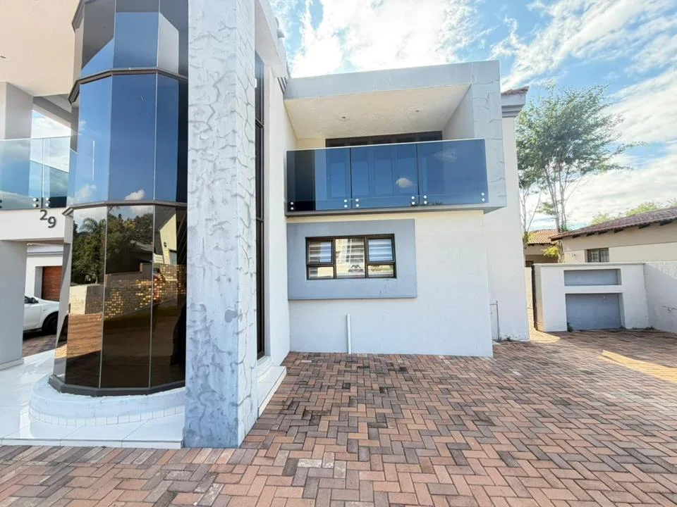 4 Bedroom House for sale in Bendor