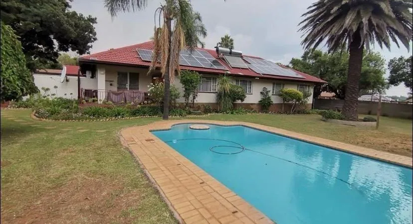 4 Bedroom House for sale in Vaalpark