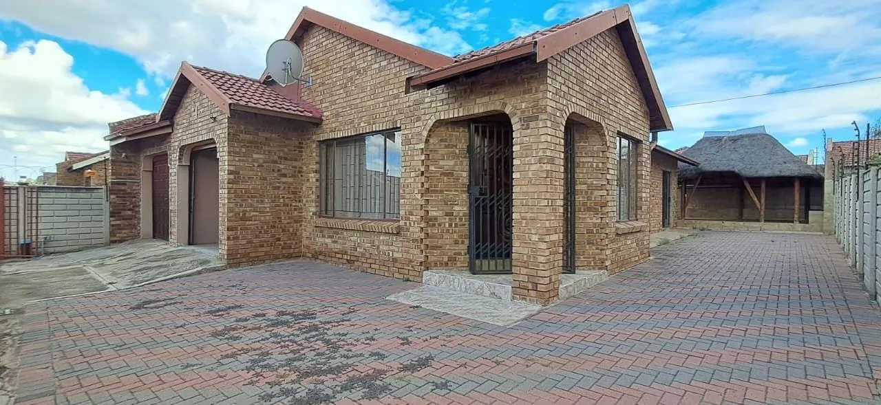 3 Bedroom House for sale in Ivy Park