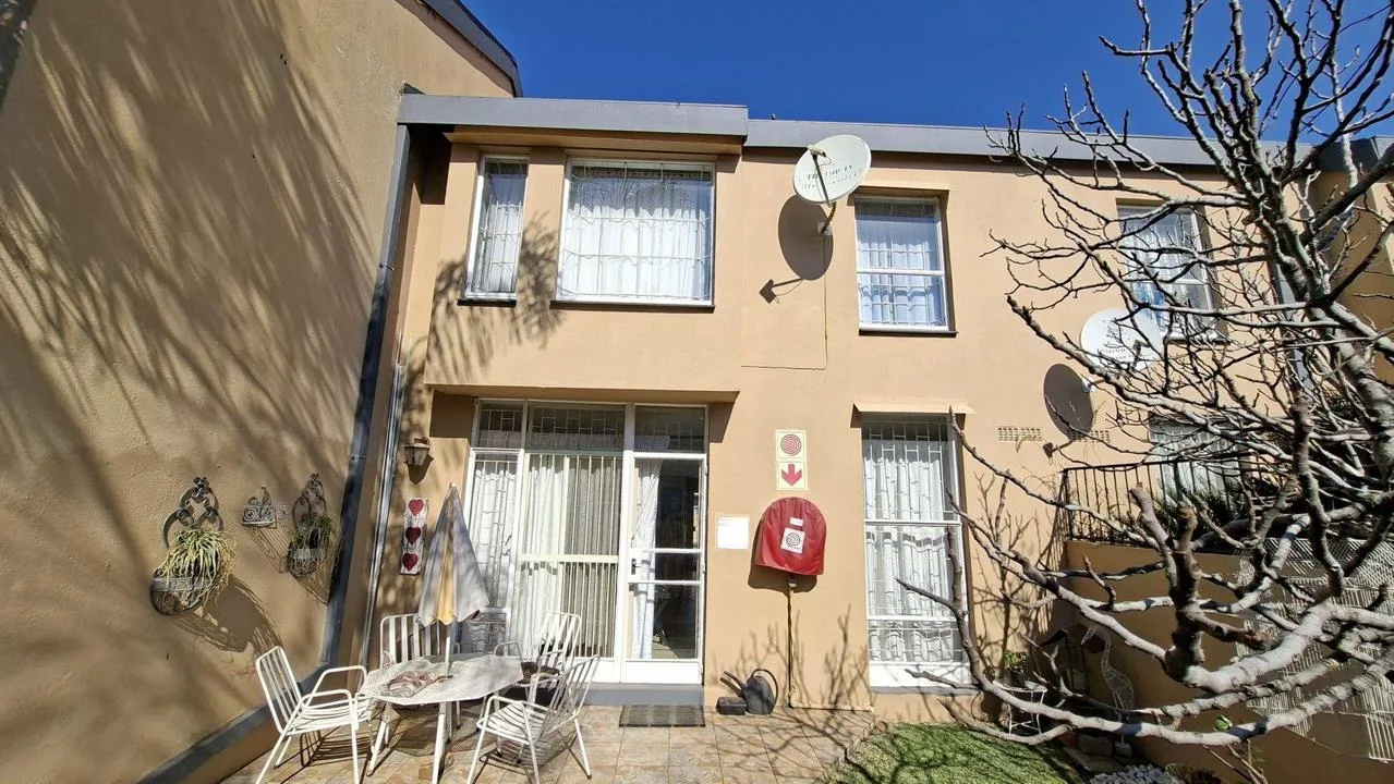3 Bedroom Townhouse for sale in Potchefstroom Central