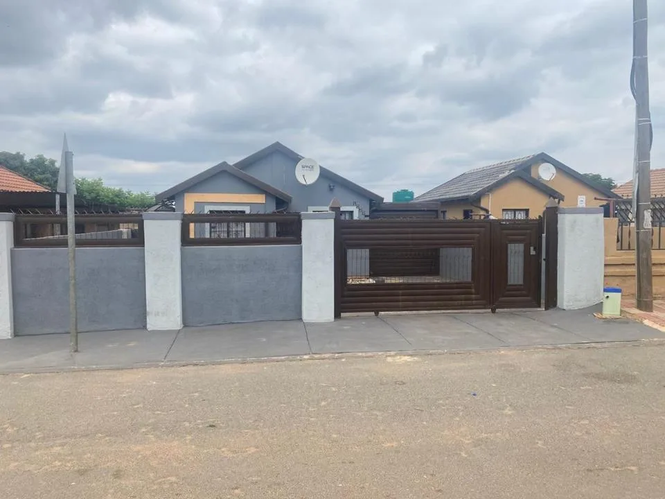 2 Bedroom House to rent in Soshanguve UU