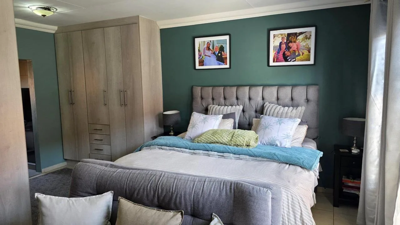 3 Bedroom House for sale in Aerorand