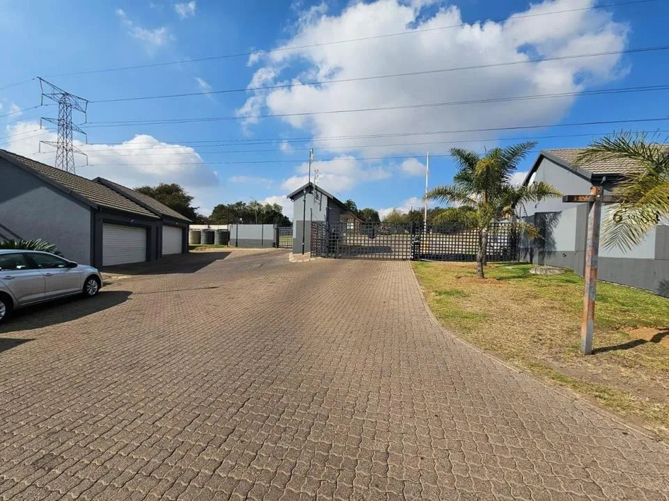3 Bedroom Townhouse to rent in Die Heuwel Ext 2