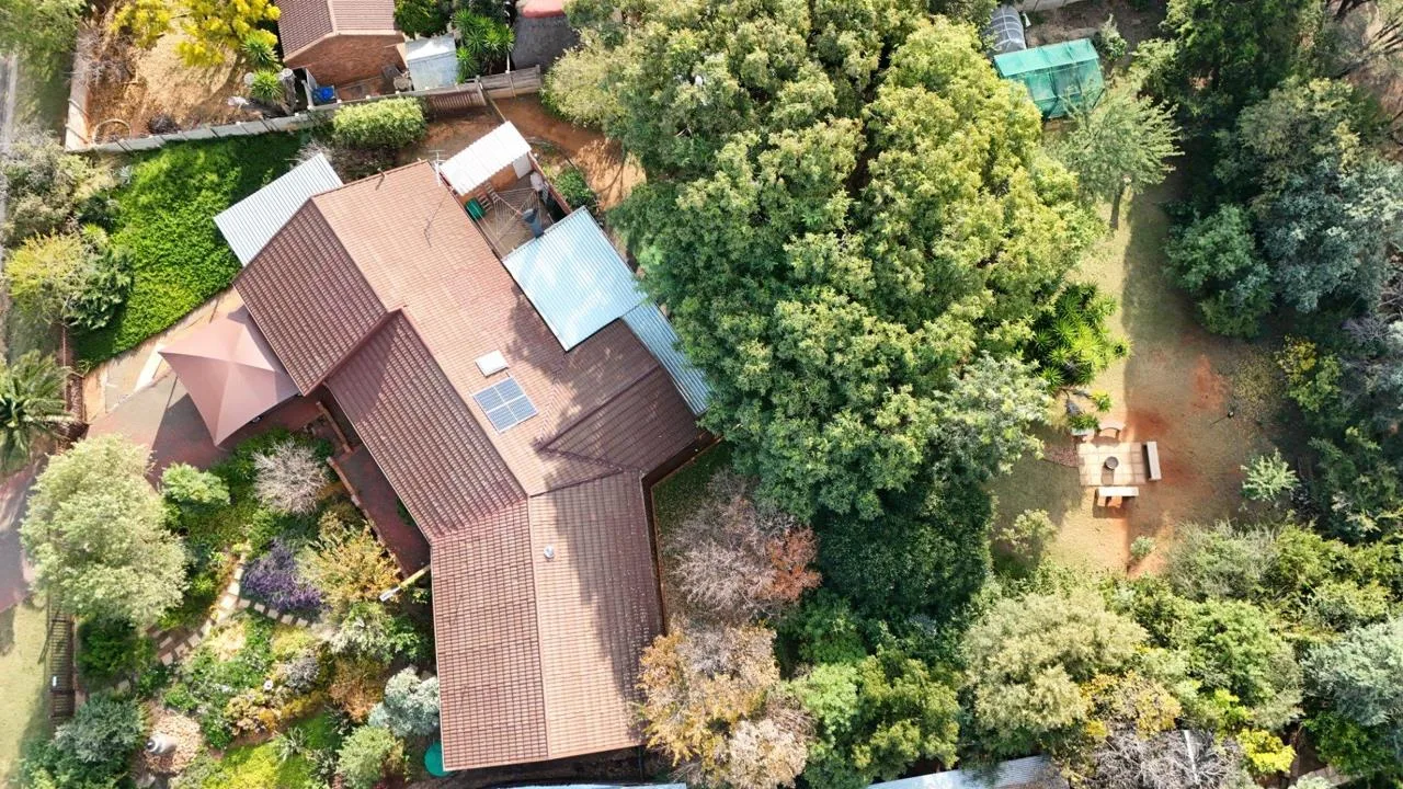 4 Bedroom House for sale in Langenhovenpark