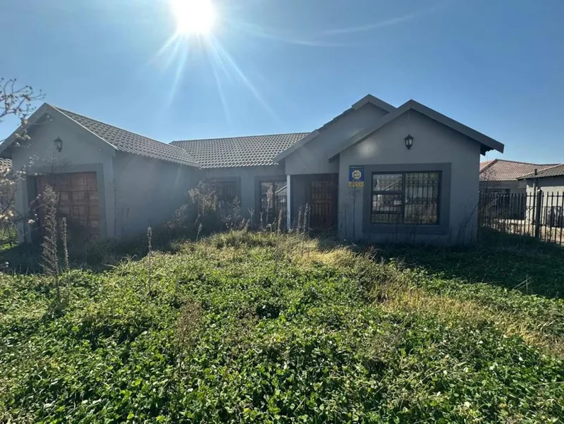 3 Bedroom House for sale in Arcata Estate